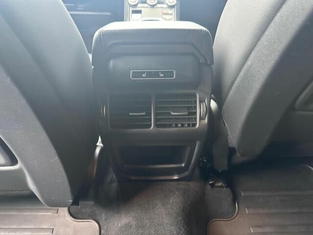 Серый Ленд Ровер Эвок, объемом двигателя 2 л и пробегом 132 тыс. км за 12500 $, фото 6 на Automoto.ua