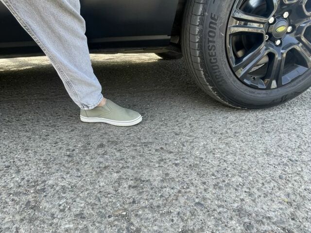 Сірий Ленд Ровер Евок, об'ємом двигуна 2 л та пробігом 164 тис. км за 18454 $, фото 4 на Automoto.ua