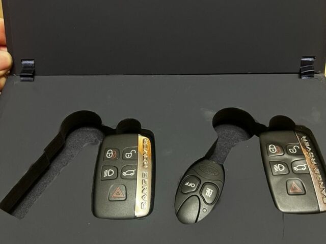 Серый Ленд Ровер Эвок, объемом двигателя 2 л и пробегом 59 тыс. км за 30000 $, фото 9 на Automoto.ua