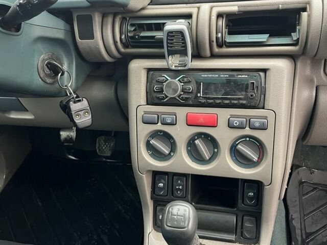 Синій Ленд Ровер Евок, об'ємом двигуна 2 л та пробігом 300 тис. км за 2400 $, фото 9 на Automoto.ua