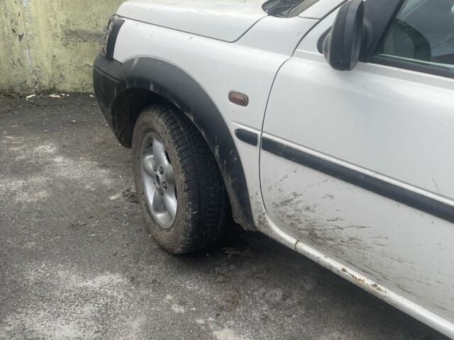 Білий Ленд Ровер Freelander, об'ємом двигуна 2 л та пробігом 213 тис. км за 2500 $, фото 2 на Automoto.ua