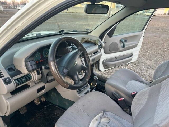 Белый Ленд Ровер Фрилендер, объемом двигателя 1.7 л и пробегом 250 тыс. км за 3800 $, фото 6 на Automoto.ua