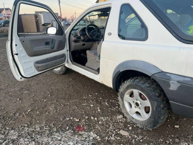 Белый Ленд Ровер Фрилендер, объемом двигателя 1.7 л и пробегом 250 тыс. км за 3800 $, фото 4 на Automoto.ua