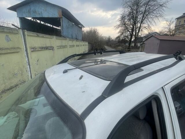 Білий Ленд Ровер Freelander, об'ємом двигуна 2 л та пробігом 213 тис. км за 2500 $, фото 6 на Automoto.ua