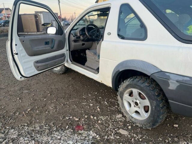 Білий Ленд Ровер Freelander, об'ємом двигуна 1.8 л та пробігом 3 тис. км за 3950 $, фото 4 на Automoto.ua