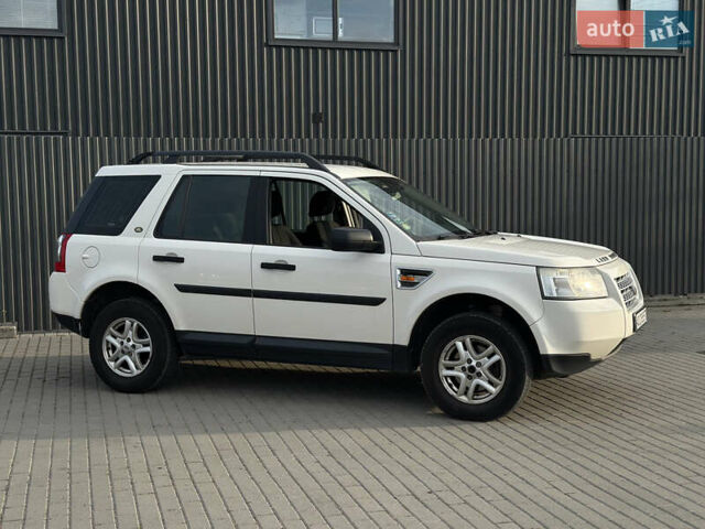 Белый Ленд Ровер Фрилендер, объемом двигателя 2.2 л и пробегом 423 тыс. км за 8500 $, фото 1 на Automoto.ua
