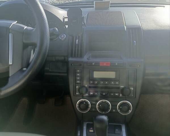 Белый Ленд Ровер Фрилендер, объемом двигателя 2.2 л и пробегом 281 тыс. км за 11400 $, фото 4 на Automoto.ua