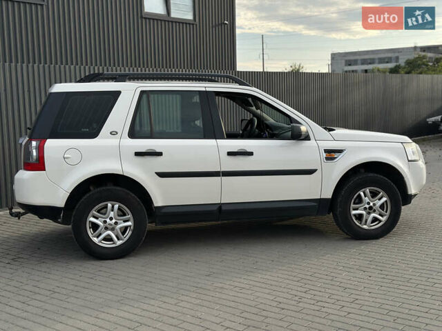 Белый Ленд Ровер Фрилендер, объемом двигателя 2.2 л и пробегом 423 тыс. км за 8500 $, фото 11 на Automoto.ua