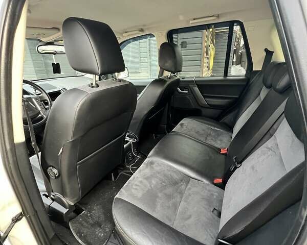 Белый Ленд Ровер Фрилендер, объемом двигателя 2.18 л и пробегом 296 тыс. км за 10900 $, фото 7 на Automoto.ua