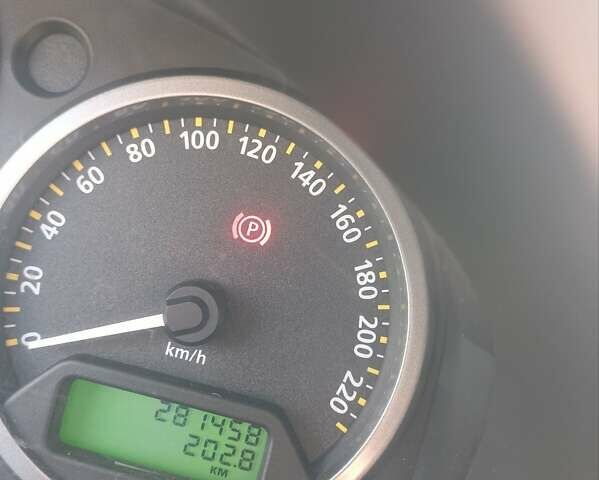 Белый Ленд Ровер Фрилендер, объемом двигателя 2.2 л и пробегом 281 тыс. км за 11400 $, фото 5 на Automoto.ua