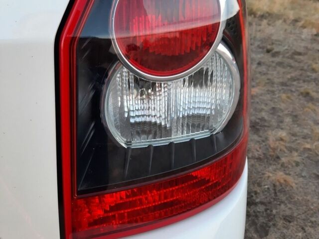 Белый Ленд Ровер Фрилендер, объемом двигателя 2.2 л и пробегом 298 тыс. км за 11000 $, фото 24 на Automoto.ua