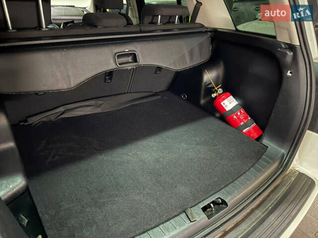 Ленд Ровер Фрилендер 2008 в Одессе на Automoto.ua Белый Ленд Ровер Фрилендер, объемом двигателя 3.2 л и пробегом 161 тыс. км за 8800 $, фото 8 на Automoto.ua