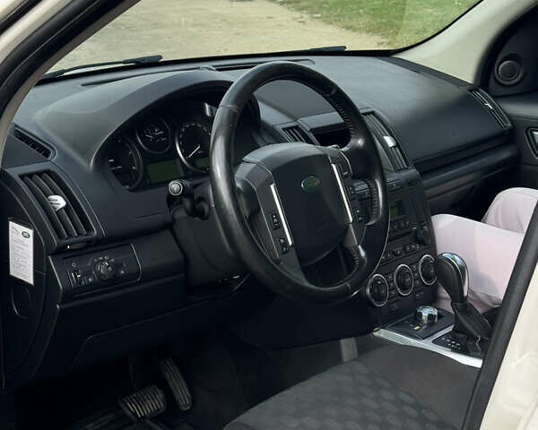 Ленд Ровер Фрилендер 2008 в Ровно на Automoto.ua Белый Ленд Ровер Фрилендер, объемом двигателя 2.2 л и пробегом 340 тыс. км за 4900 $, фото 2 на Automoto.ua