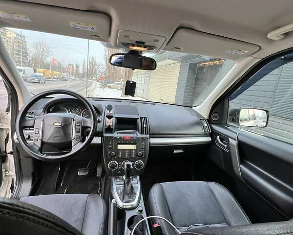 Белый Ленд Ровер Фрилендер, объемом двигателя 2.18 л и пробегом 296 тыс. км за 10900 $, фото 6 на Automoto.ua