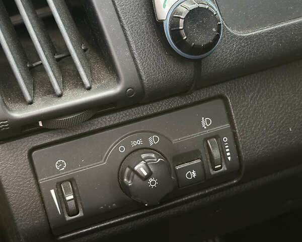 Белый Ленд Ровер Фрилендер, объемом двигателя 2.2 л и пробегом 423 тыс. км за 8500 $, фото 16 на Automoto.ua