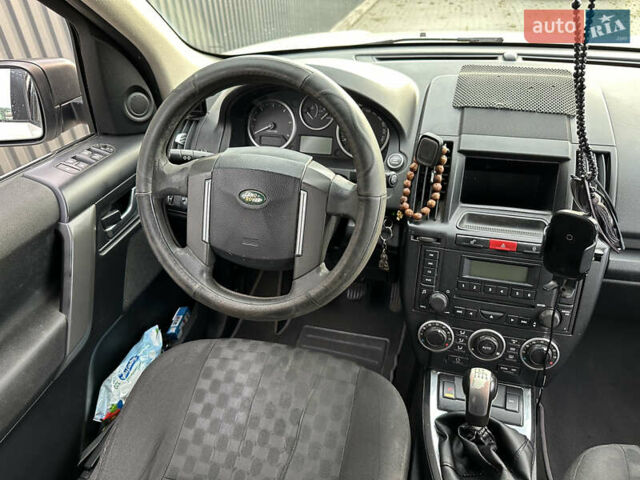 Белый Ленд Ровер Фрилендер, объемом двигателя 2.2 л и пробегом 423 тыс. км за 8500 $, фото 22 на Automoto.ua