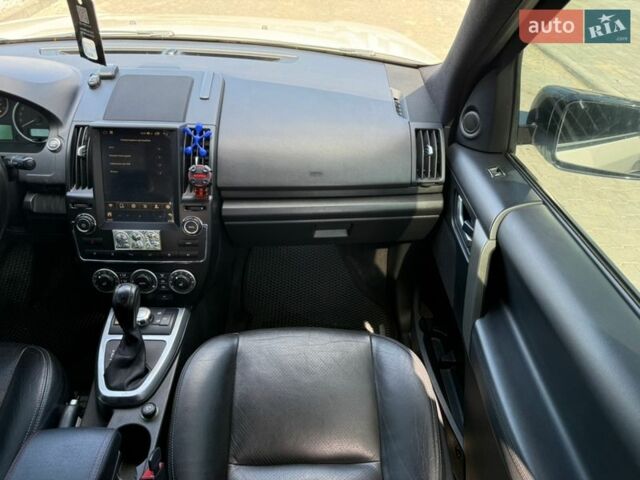 Белый Ленд Ровер Фрилендер, объемом двигателя 2.18 л и пробегом 190 тыс. км за 11300 $, фото 31 на Automoto.ua