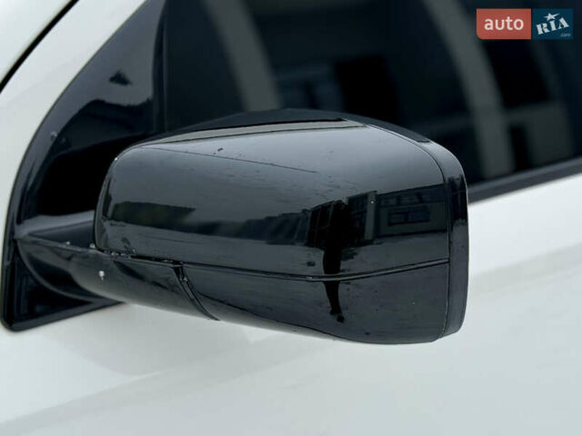 Белый Ленд Ровер Фрилендер, объемом двигателя 2.2 л и пробегом 190 тыс. км за 11500 $, фото 30 на Automoto.ua