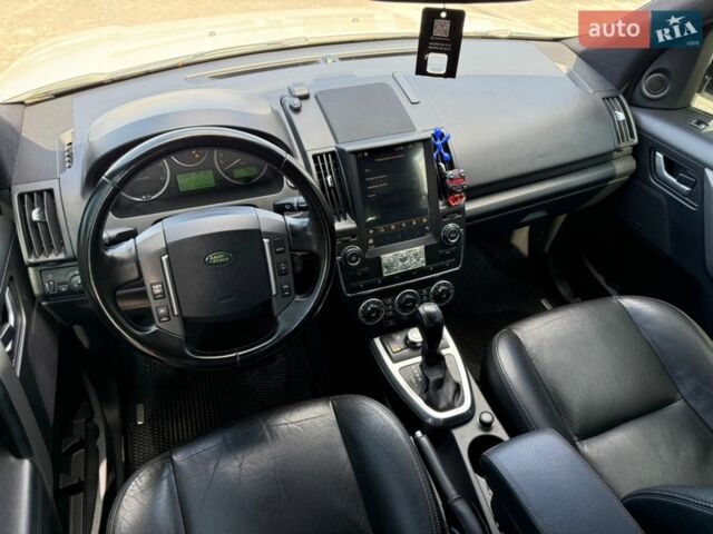 Белый Ленд Ровер Фрилендер, объемом двигателя 2.18 л и пробегом 190 тыс. км за 11300 $, фото 23 на Automoto.ua