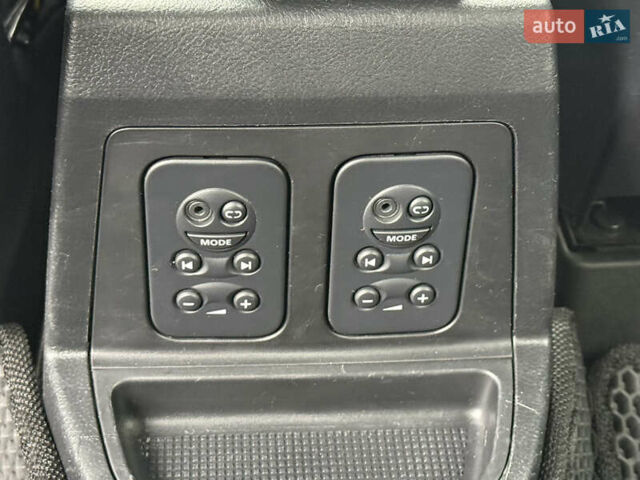 Белый Ленд Ровер Фрилендер, объемом двигателя 2.2 л и пробегом 190 тыс. км за 11500 $, фото 54 на Automoto.ua