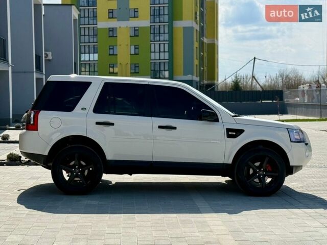 Белый Ленд Ровер Фрилендер, объемом двигателя 2.18 л и пробегом 190 тыс. км за 11300 $, фото 66 на Automoto.ua