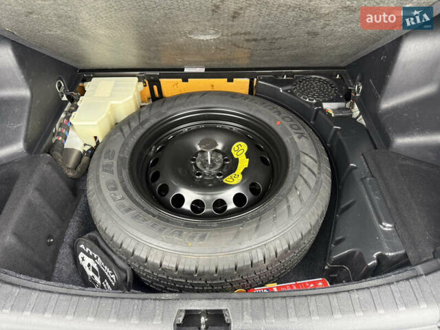 Белый Ленд Ровер Фрилендер, объемом двигателя 2.2 л и пробегом 190 тыс. км за 11500 $, фото 60 на Automoto.ua