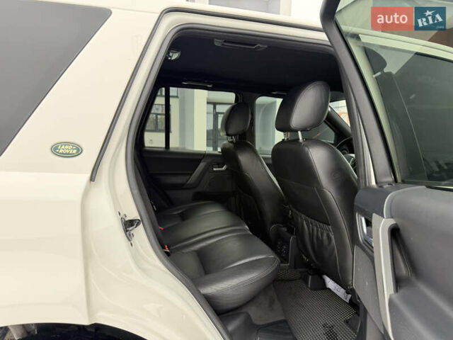 Белый Ленд Ровер Фрилендер, объемом двигателя 2.2 л и пробегом 190 тыс. км за 11500 $, фото 68 на Automoto.ua