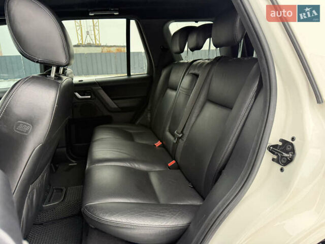 Белый Ленд Ровер Фрилендер, объемом двигателя 2.2 л и пробегом 190 тыс. км за 11500 $, фото 55 на Automoto.ua