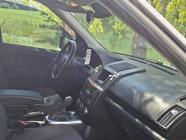 Білий Ленд Ровер Freelander, об'ємом двигуна 2.2 л та пробігом 229 тис. км за 11300 $, фото 4 на Automoto.ua