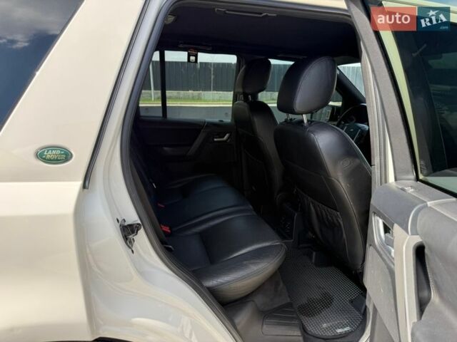 Белый Ленд Ровер Фрилендер, объемом двигателя 2.18 л и пробегом 190 тыс. км за 11300 $, фото 17 на Automoto.ua