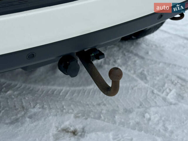 Белый Ленд Ровер Фрилендер, объемом двигателя 2.2 л и пробегом 190 тыс. км за 11500 $, фото 25 на Automoto.ua