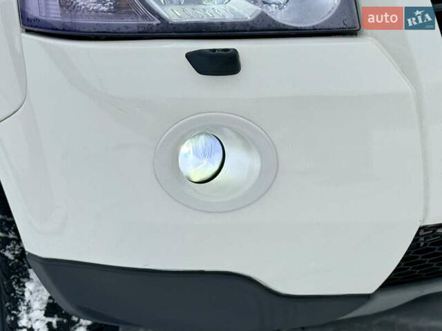 Белый Ленд Ровер Фрилендер, объемом двигателя 2.2 л и пробегом 190 тыс. км за 11500 $, фото 35 на Automoto.ua