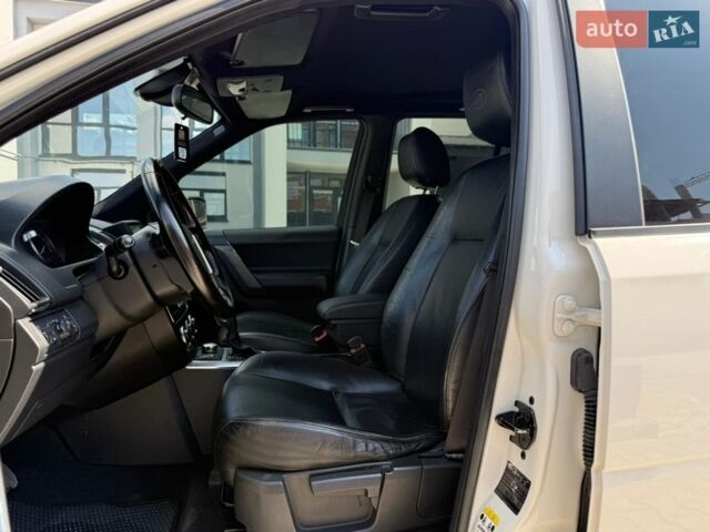 Белый Ленд Ровер Фрилендер, объемом двигателя 2.18 л и пробегом 190 тыс. км за 11300 $, фото 33 на Automoto.ua