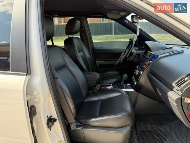 Белый Ленд Ровер Фрилендер, объемом двигателя 2.18 л и пробегом 190 тыс. км за 11300 $, фото 7 на Automoto.ua