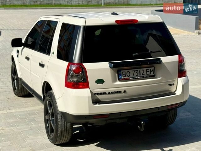 Белый Ленд Ровер Фрилендер, объемом двигателя 2.18 л и пробегом 190 тыс. км за 11300 $, фото 61 на Automoto.ua