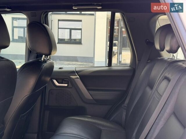 Белый Ленд Ровер Фрилендер, объемом двигателя 2.18 л и пробегом 190 тыс. км за 11300 $, фото 50 на Automoto.ua