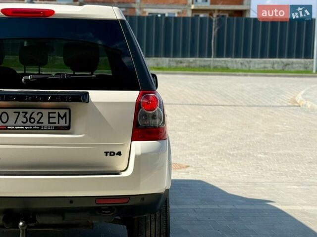 Белый Ленд Ровер Фрилендер, объемом двигателя 2.18 л и пробегом 190 тыс. км за 11300 $, фото 46 на Automoto.ua