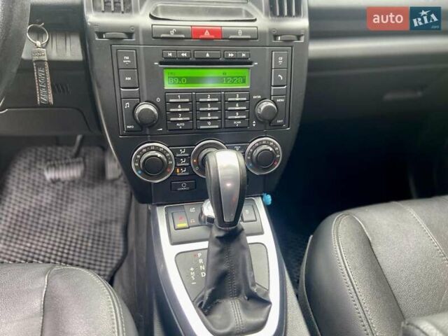 Білий Ленд Ровер Freelander, об'ємом двигуна 2.2 л та пробігом 240 тис. км за 12500 $, фото 32 на Automoto.ua