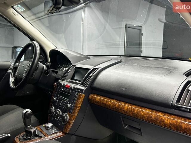 Білий Ленд Ровер Freelander, об'ємом двигуна 2.18 л та пробігом 207 тис. км за 11300 $, фото 18 на Automoto.ua