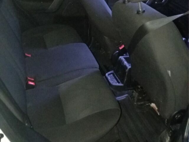 Белый Ленд Ровер Фрилендер, объемом двигателя 2.2 л и пробегом 206 тыс. км за 3141 $, фото 2 на Automoto.ua