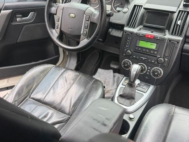 Білий Ленд Ровер Freelander, об'ємом двигуна 2.2 л та пробігом 316 тис. км за 7500 $, фото 4 на Automoto.ua