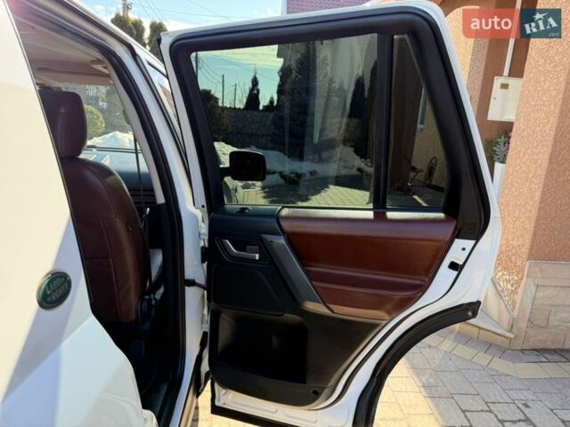 Белый Ленд Ровер Фрилендер, объемом двигателя 2.18 л и пробегом 279 тыс. км за 9699 $, фото 36 на Automoto.ua