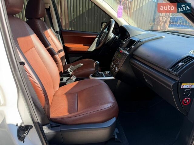 Белый Ленд Ровер Фрилендер, объемом двигателя 2.18 л и пробегом 279 тыс. км за 9699 $, фото 45 на Automoto.ua