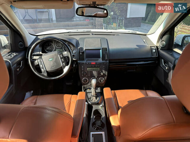 Білий Ленд Ровер Freelander, об'ємом двигуна 2.18 л та пробігом 220 тис. км за 11300 $, фото 18 на Automoto.ua