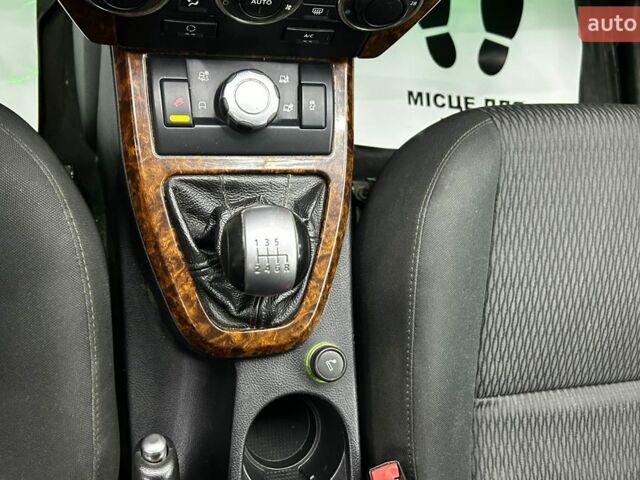 Білий Ленд Ровер Freelander, об'ємом двигуна 2.18 л та пробігом 207 тис. км за 11300 $, фото 17 на Automoto.ua