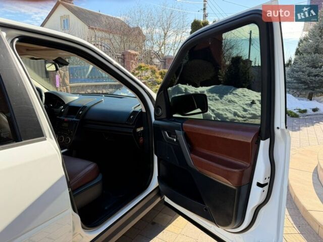 Белый Ленд Ровер Фрилендер, объемом двигателя 2.18 л и пробегом 279 тыс. км за 9699 $, фото 42 на Automoto.ua