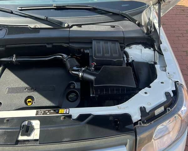 Білий Ленд Ровер Freelander, об'ємом двигуна 2.18 л та пробігом 220 тис. км за 11700 $, фото 3 на Automoto.ua