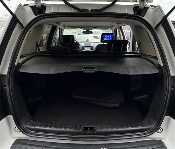 Білий Ленд Ровер Freelander, об'ємом двигуна 2.2 л та пробігом 297 тис. км за 11000 $, фото 5 на Automoto.ua