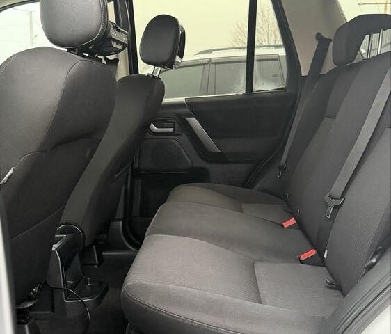 Білий Ленд Ровер Freelander, об'ємом двигуна 2.2 л та пробігом 297 тис. км за 11000 $, фото 14 на Automoto.ua