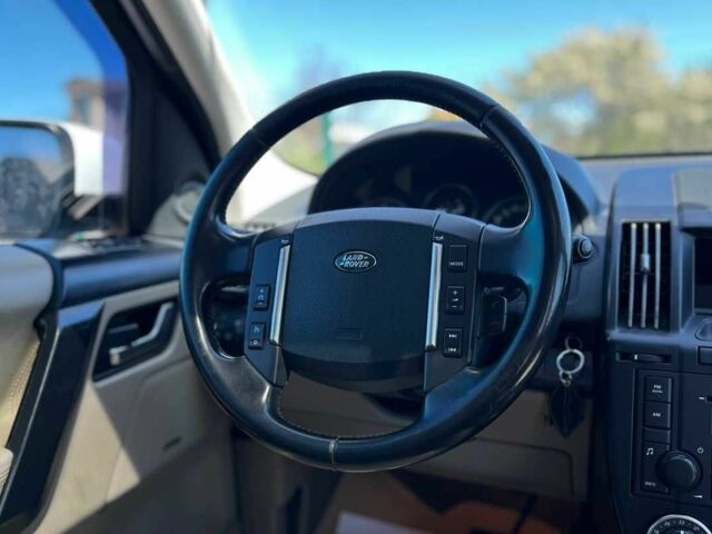 Білий Ленд Ровер Freelander, об'ємом двигуна 3.2 л та пробігом 198 тис. км за 13003 $, фото 21 на Automoto.ua